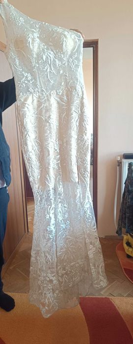 Абитуриентска рокля