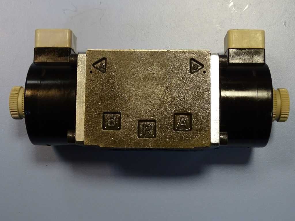 Хидравличен разпределител ATOS DKI-1714/8/11 directional valve