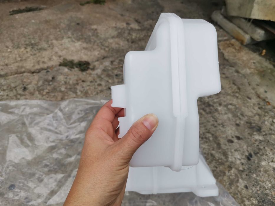 Казанче за течност за чистачки