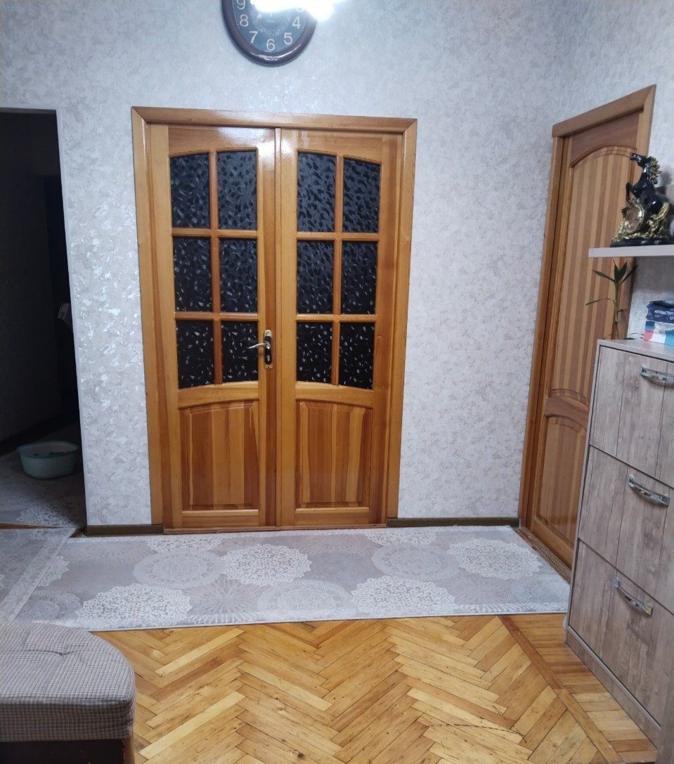 Продается квартира на Ахмад югнаки своя (без маклера)