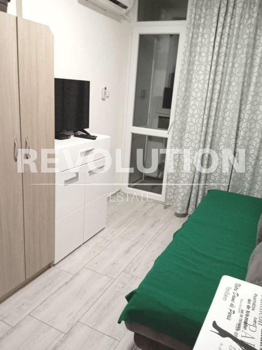 Дава се под наем Едностаен апартамент в Варна, Спортна зала - 18 кв.м за 245 € - Снимка #1