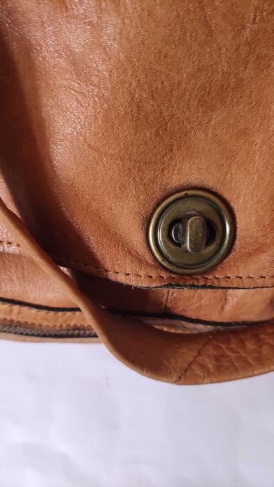 Pieces маркова пътна чанта от естествена кожа