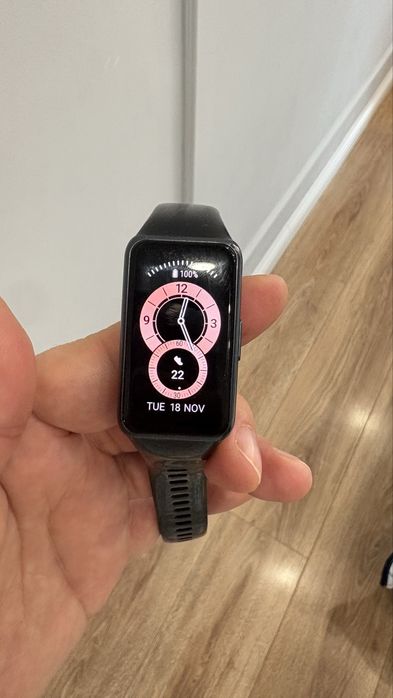 Часы HUAWEI Band 6