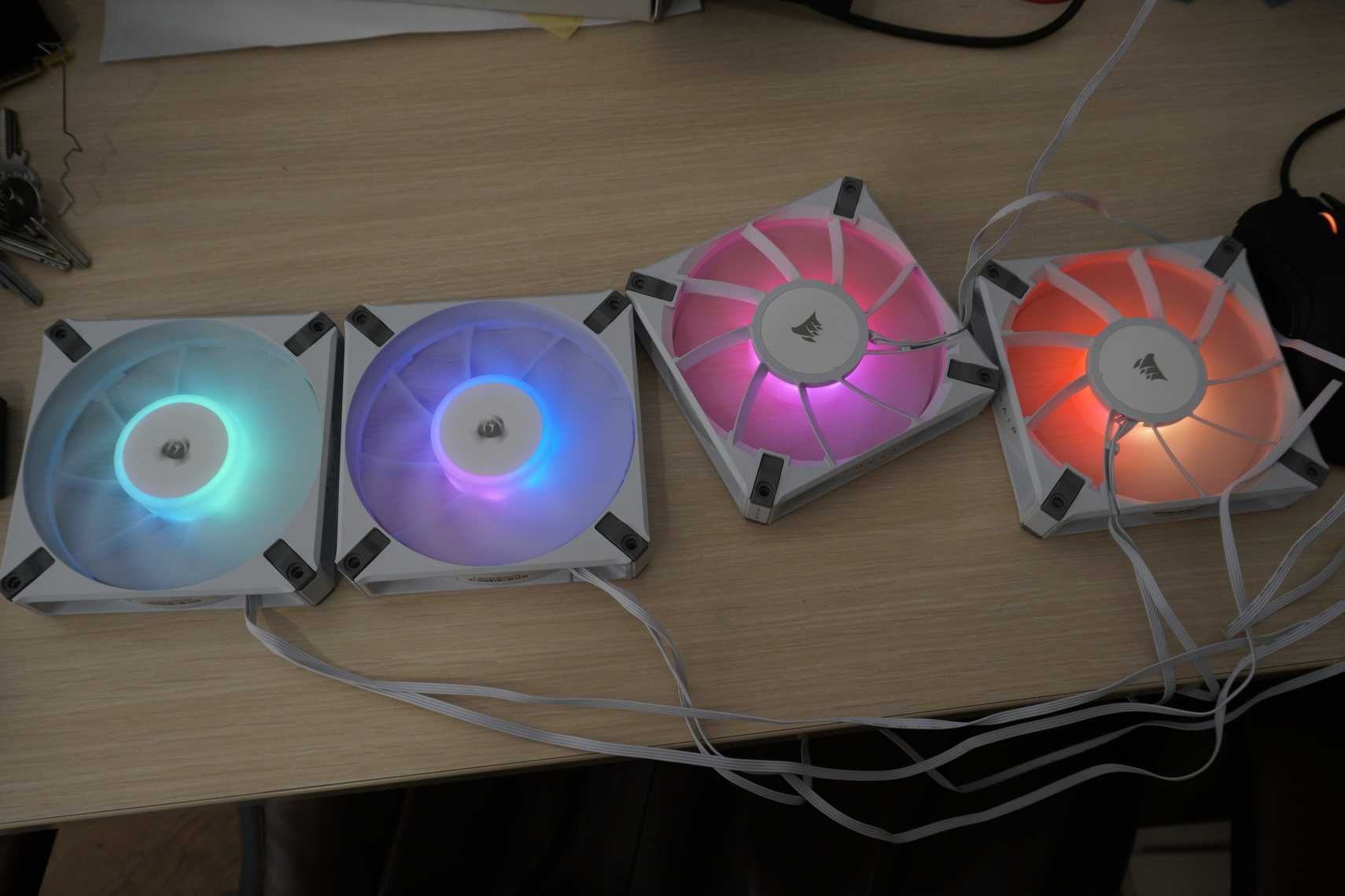 4x бели Corsair AF ELITE 120mm PWM RGB white вентилатори с контролер