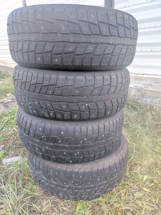 Продам зимние шипованные резину, 215/55 R 17