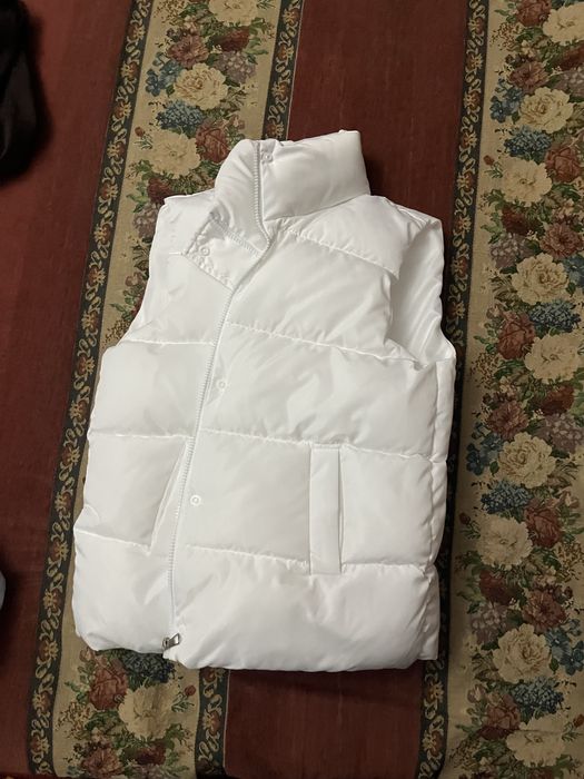 жилетка белая  новая