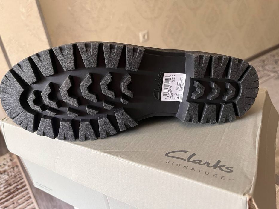 Clarks botinka.