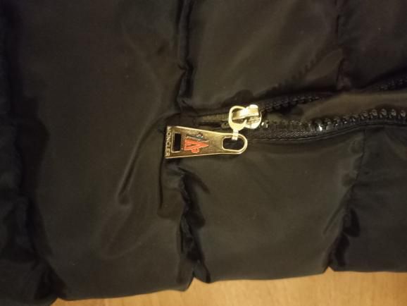 Geacă Moncler nouă