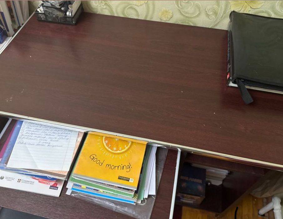 Продаю компьютерный стол