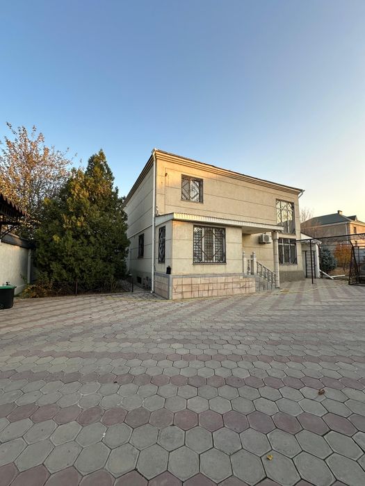 Благоустроенный 2-х этажный дом в микрорайоне "САМАЛ-1".