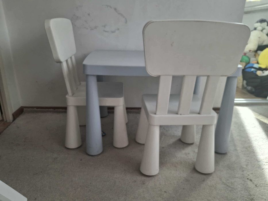 Маса с два стола и две табуретки ИКЕА