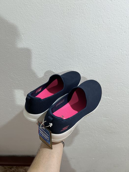 Skechers.