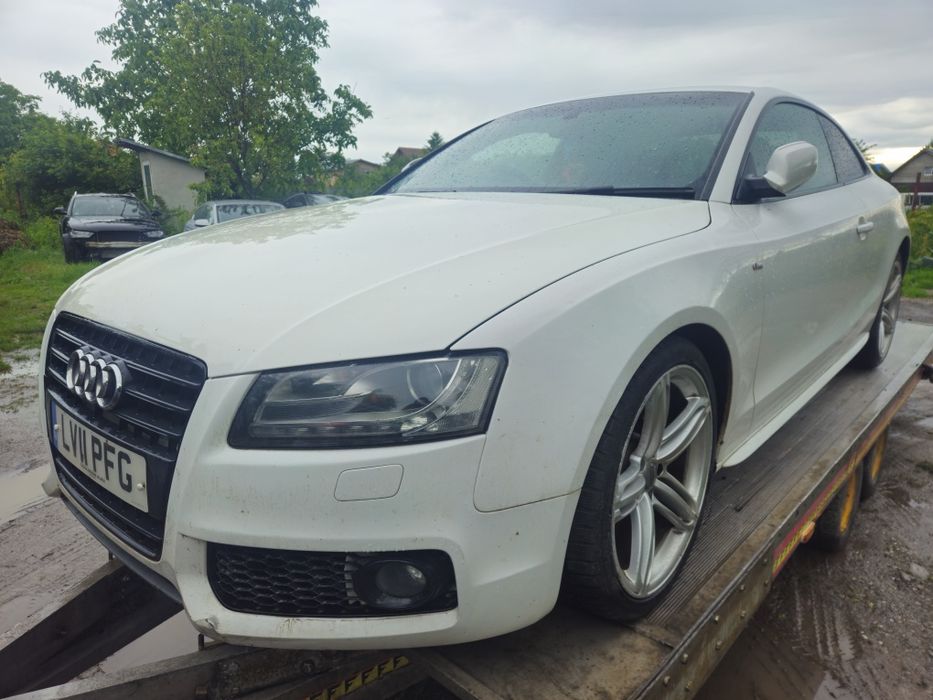 dezmembrez audi a5 2011 2.0 CAHA