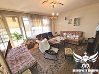 Продавам тристаен апартамент 95кв. 5ет. гр.Пловдив широк център