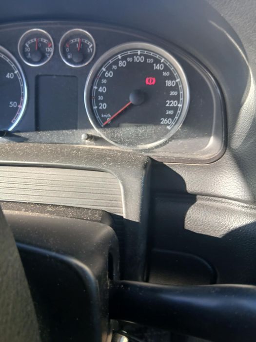 Vand masina in stare buna.