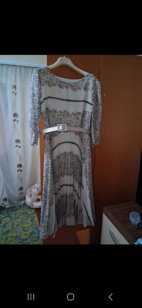 Rochie eleganta utilizata o singura data
