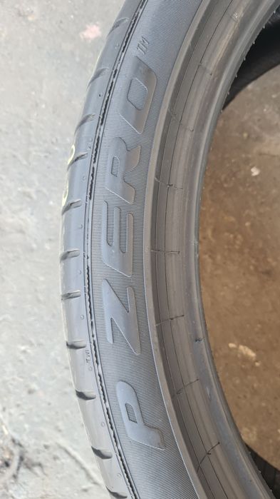 4 anvelope vara Pirelli,fata 275/35/22,spate 315/30/22,dot 2022