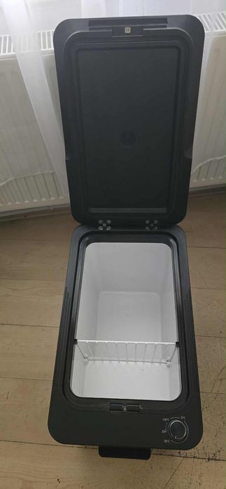 Frigider auto congelator