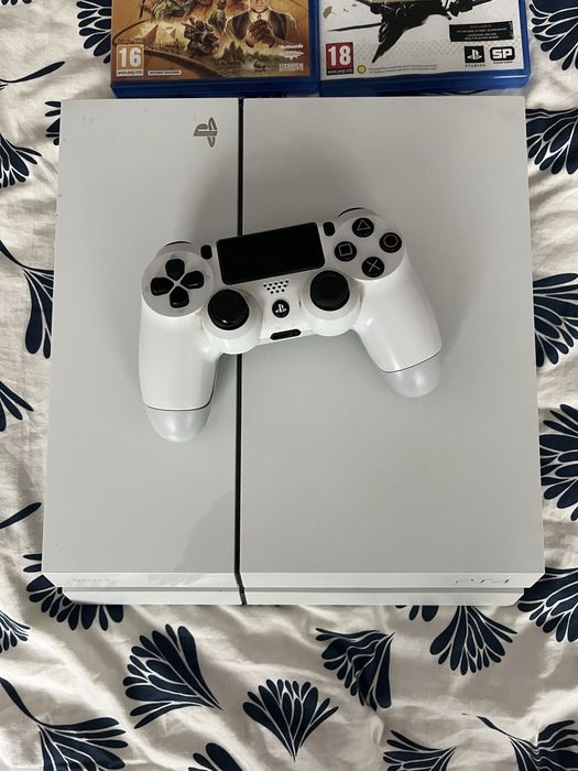 Vand consola ps 4 -400 ron si jocuri ps5