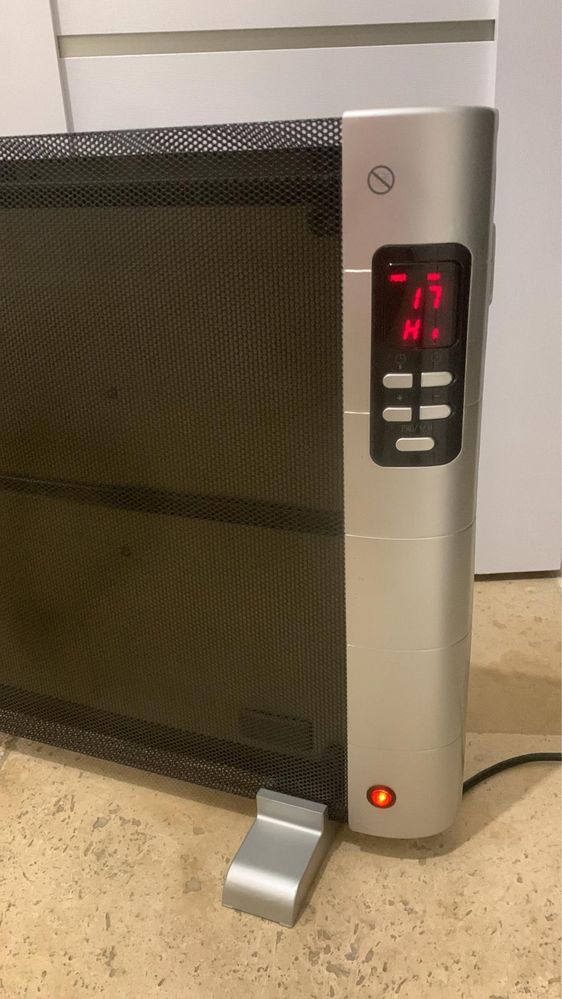 Convector electric cu afisare digitala se regleaza din telecomanda