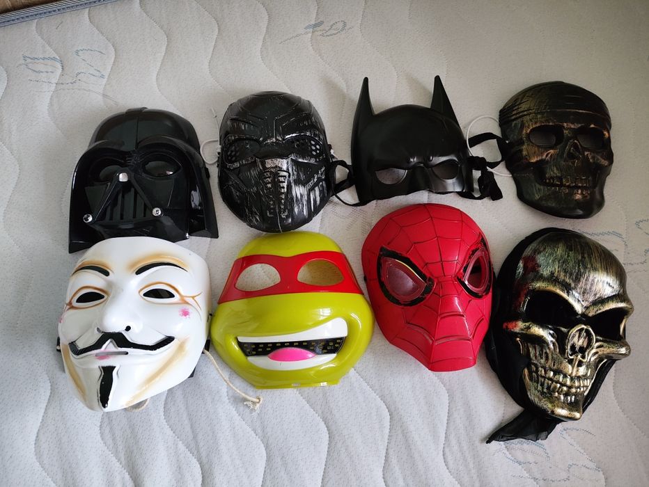 Колекция маски за игра