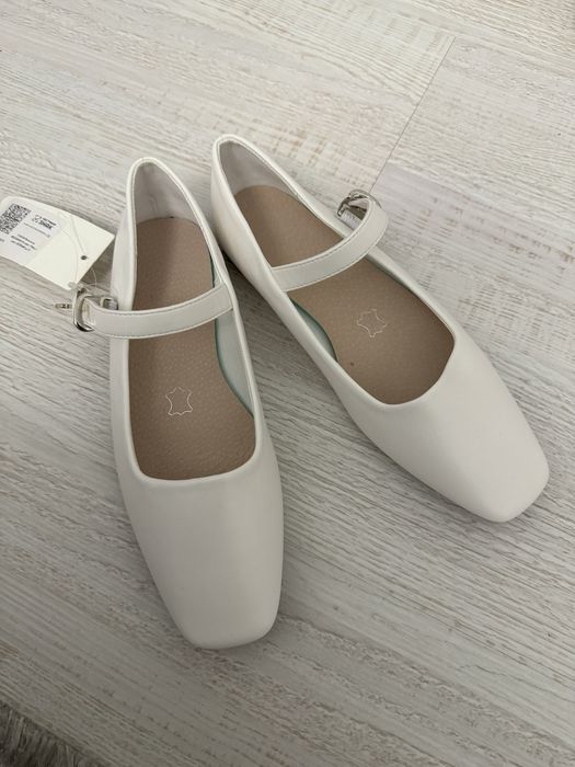 Продам балетку белую
