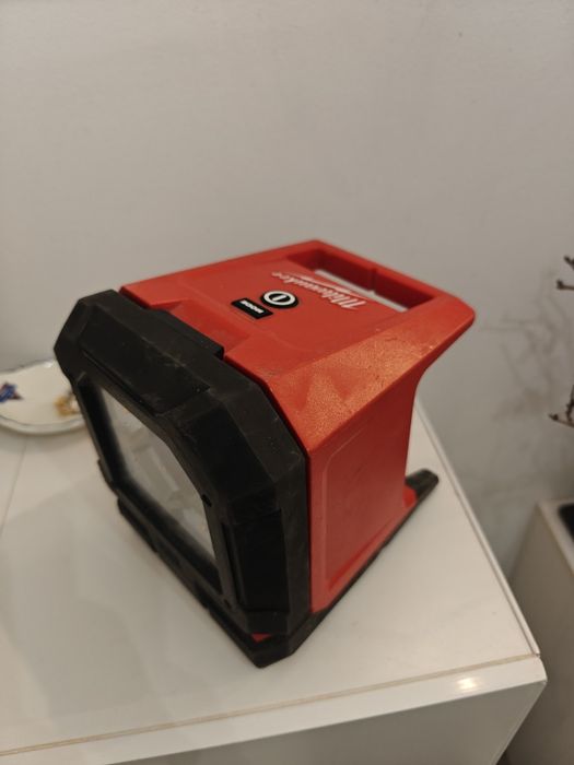 Lanterna Milwaukee M18PAL