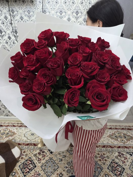 Метровый кызыл роза 33 штук