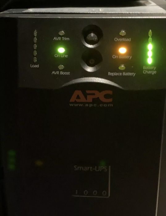 APC 1000 Smart-Ups резервно захранване