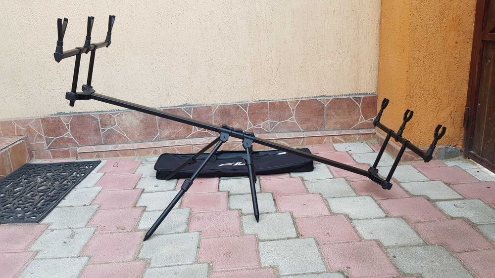 Rod pod FL BLACK EDITION pentru 3 lansete cu4 picioare (Quad Pod)FL158