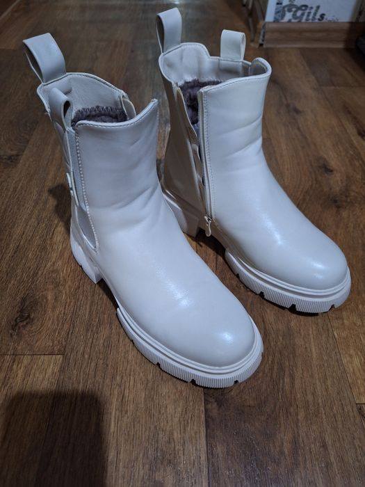 Женские зимние ботинки (новые)