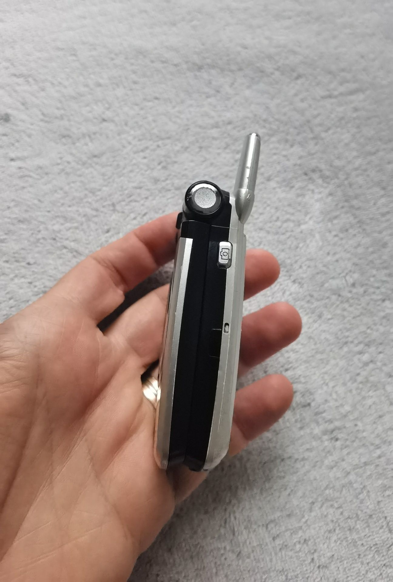 LG G7100 un telefon mai RAR