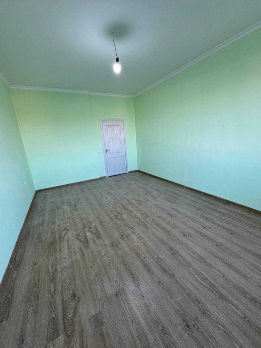 Самарканд шахрида 3 хонали, 2-қаватда жойлашган квартира сотилади.