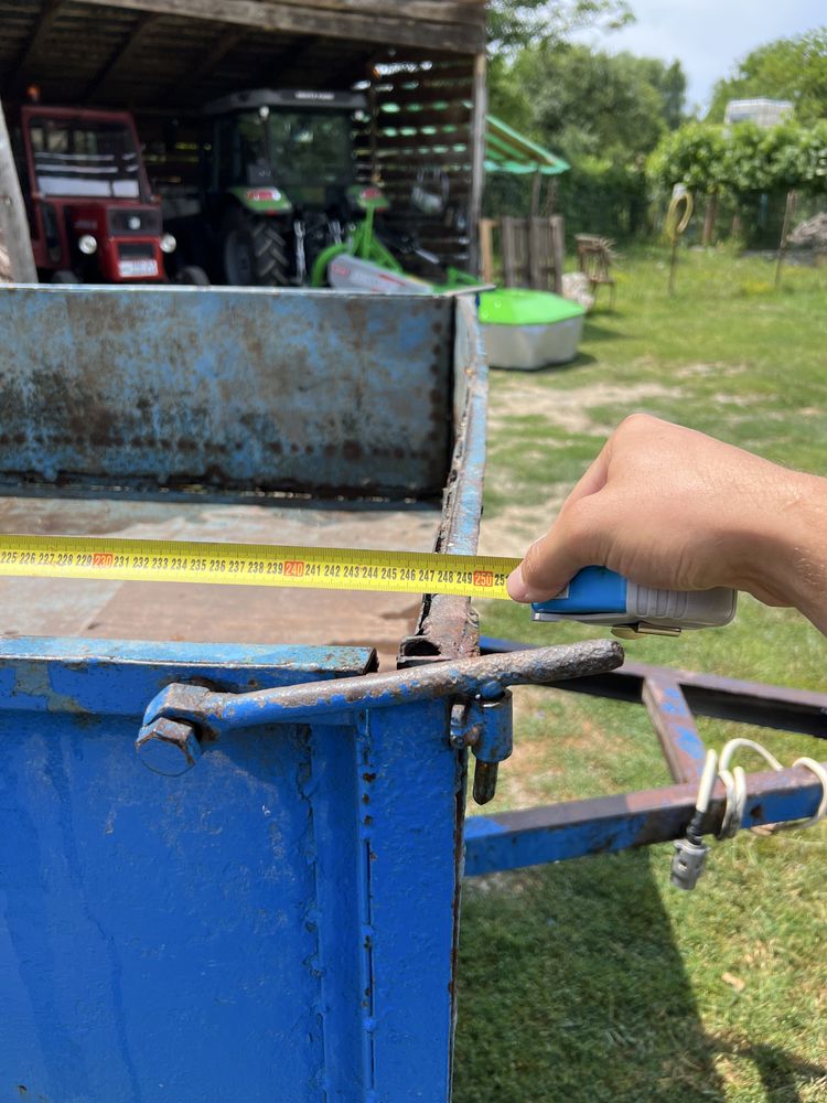 Remorca dupa tractor pe o axa