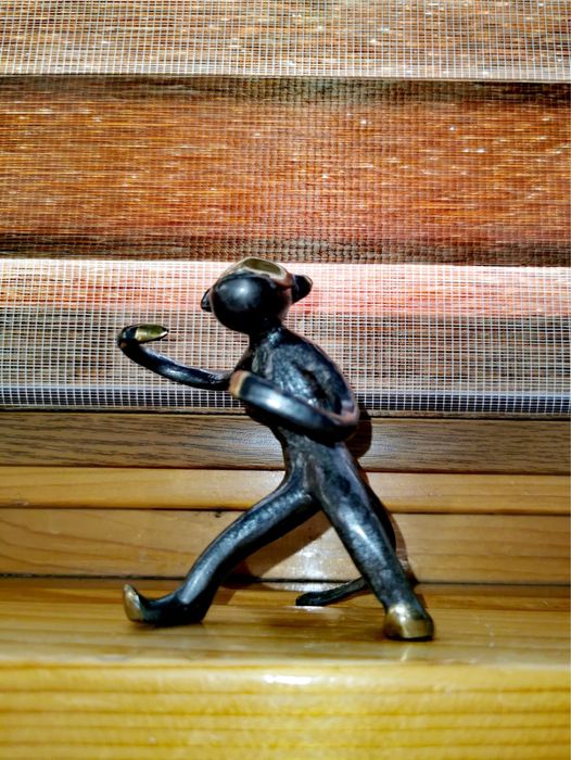 Антикварна декорация за маса маймунка плътна  отливка патиниран бронз
