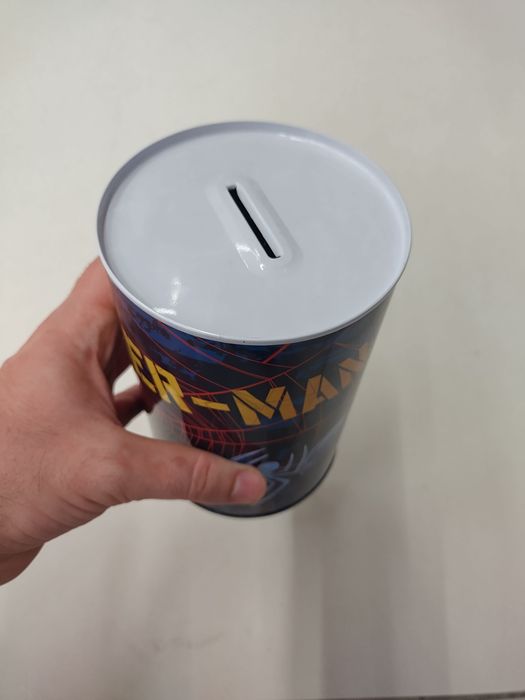 Pușculiță metalică Spiderman!