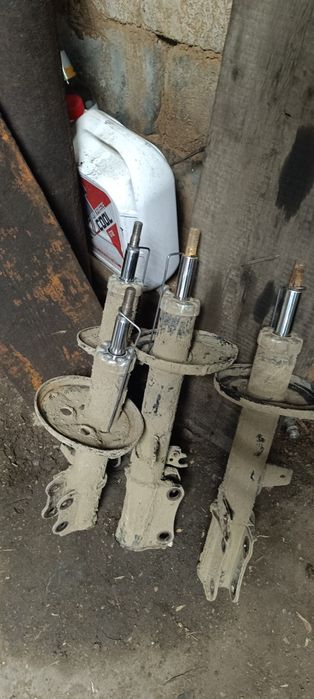 Амортизаторы Тойота Карина Е седан