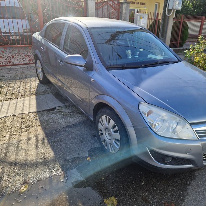 Opel Astra Sedan