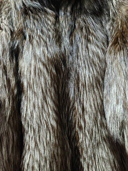 Уникално палто от цели кожи на сребърна лисица-550 лв до края на деня