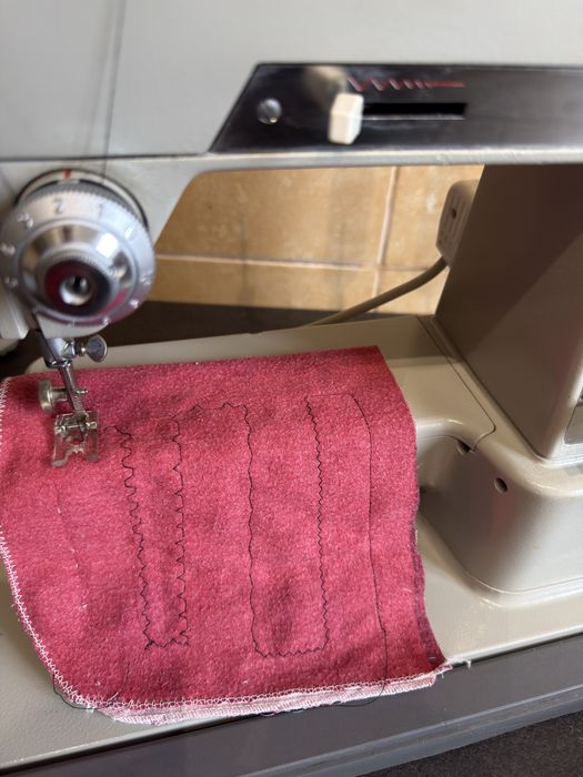 Masina de cusut brodat festonat cu butoniere PFAFF coase la gros