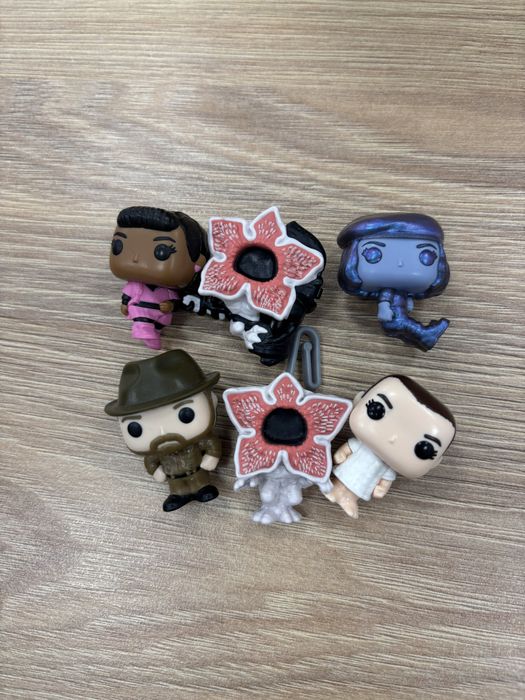 фигурки очень странные дела