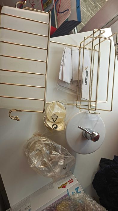 Чисто нова етажерка за баня