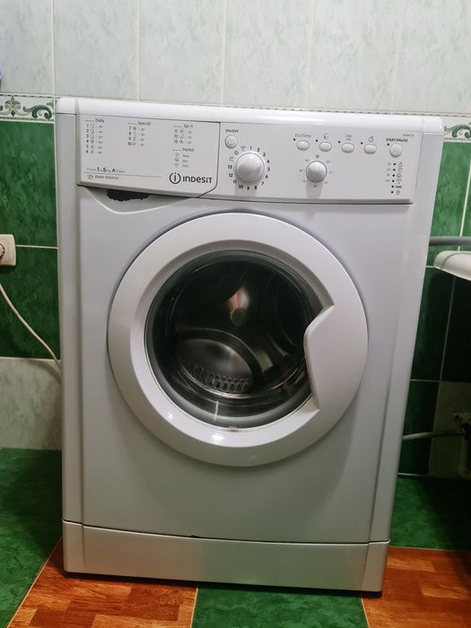 Продается стиральная машина Indesit 5 кг