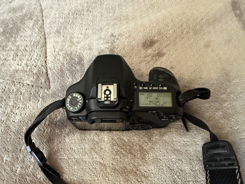 Продавам фотоапарат Canon 40D