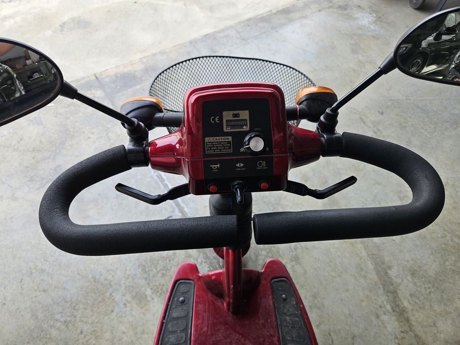 Електрическа инвалидна триколка