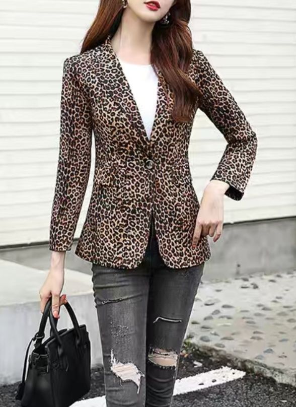 Стильный  пиджак в леопардовом цвете.
