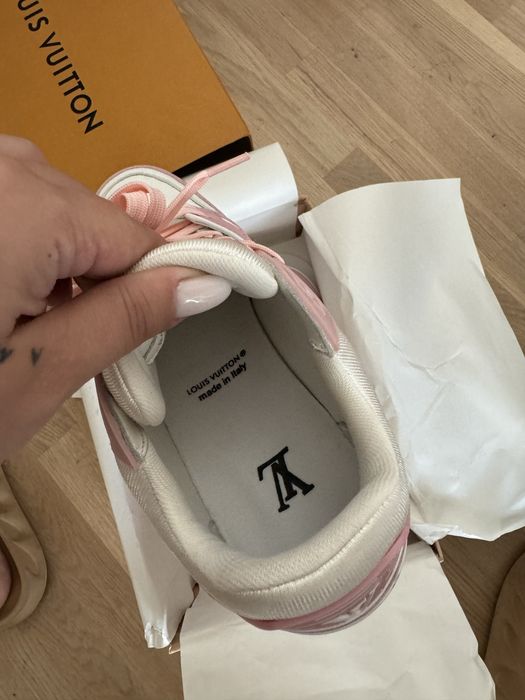 Adidasi Louis Vuitton