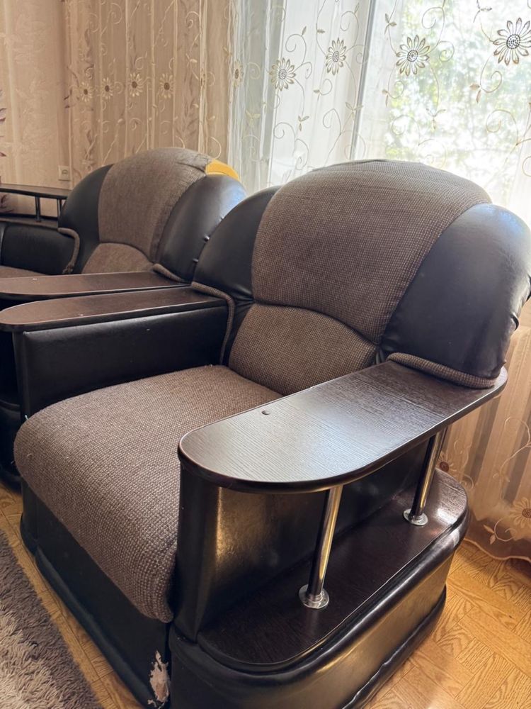 Продам диван с креслом