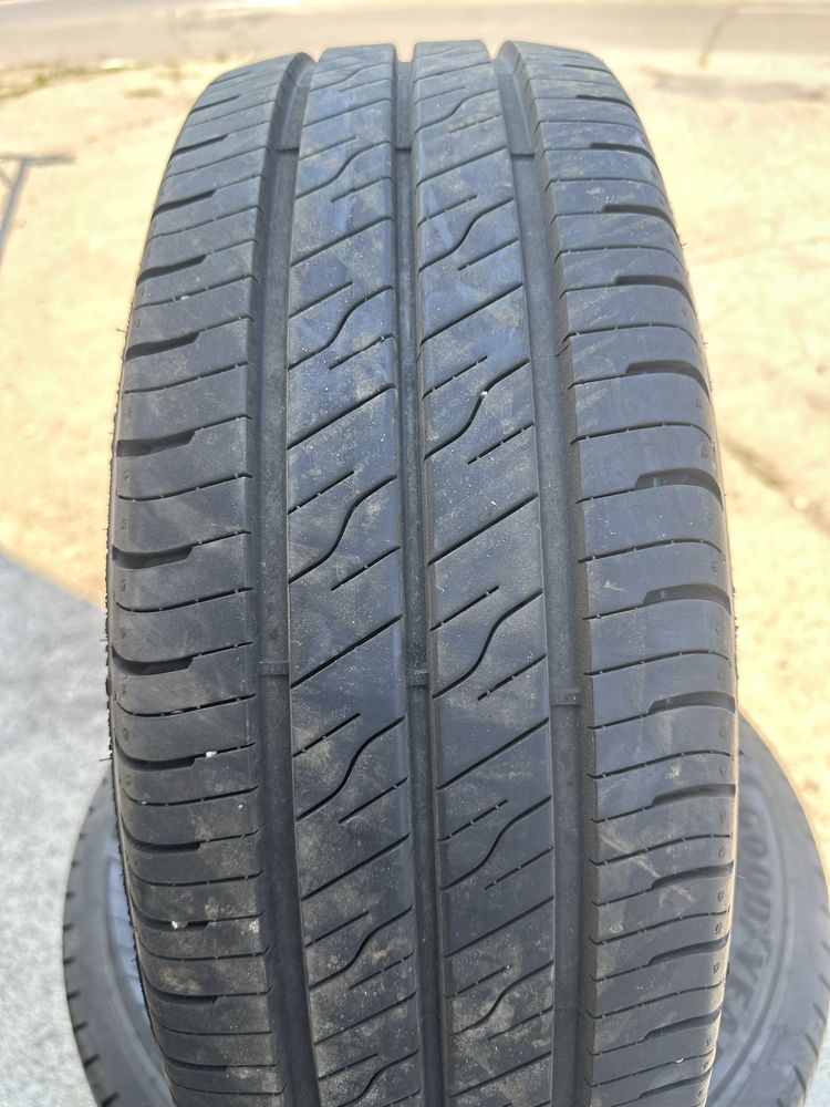 215/65/16с -Goodyear