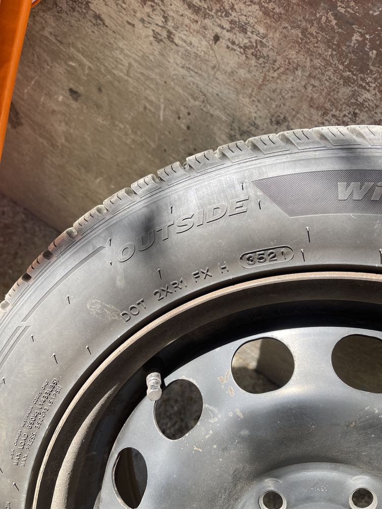 Anvelope hankook iarna 215/55/16 NOI